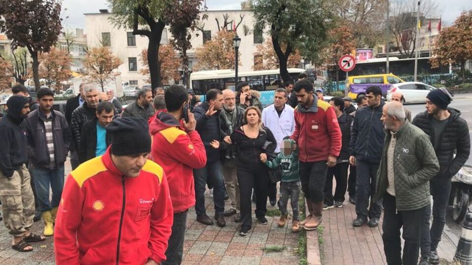 Çocuklu kadın kapkaççıyı vatandaşlar yakaladı!