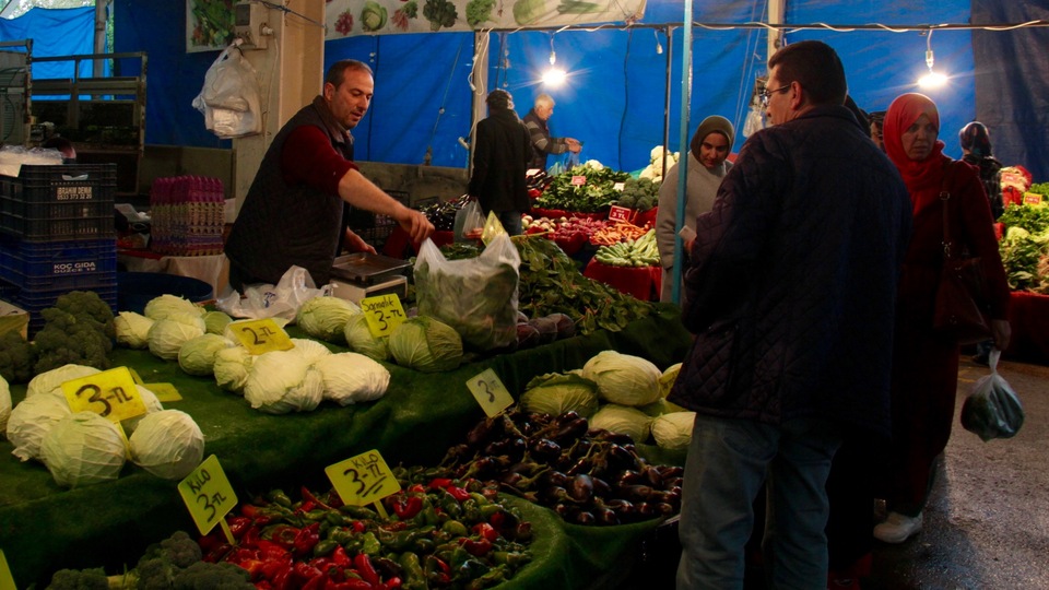 Bu pazarda "muz, portakal, limon" satmak yasak