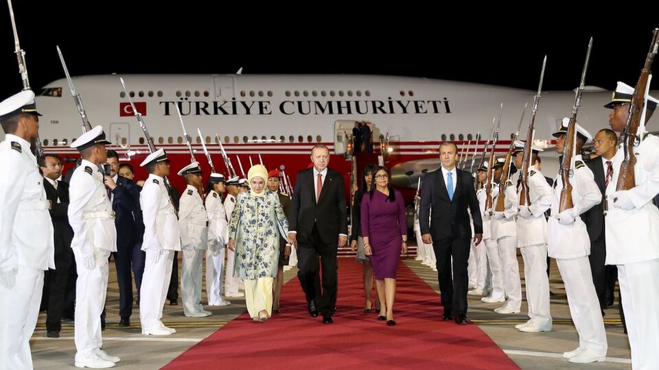 Cumhurbaşkanı Erdoğan Venezuela'da: Maduro, Türkiye ile yakınlaşmadan ne bekliyor?