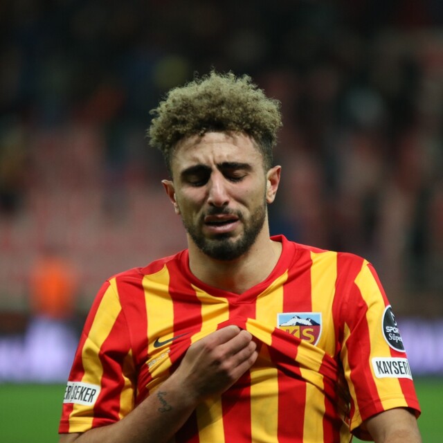 Taraftar ıslıkladı Bilal ağladı