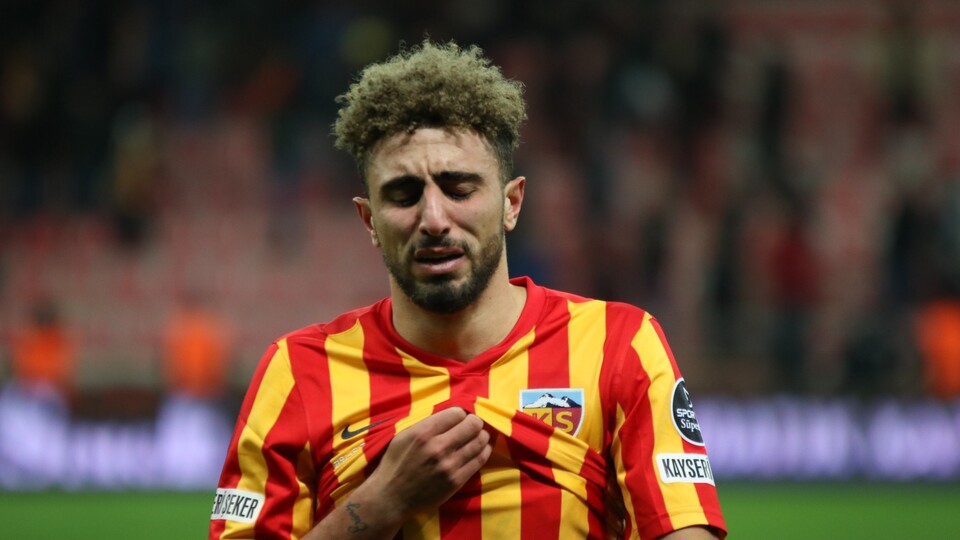 Taraftar ıslıkladı Bilal ağladı