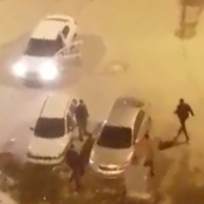 Dehşet anları... Arkadaşı silahı verdi, o da ateşledi!