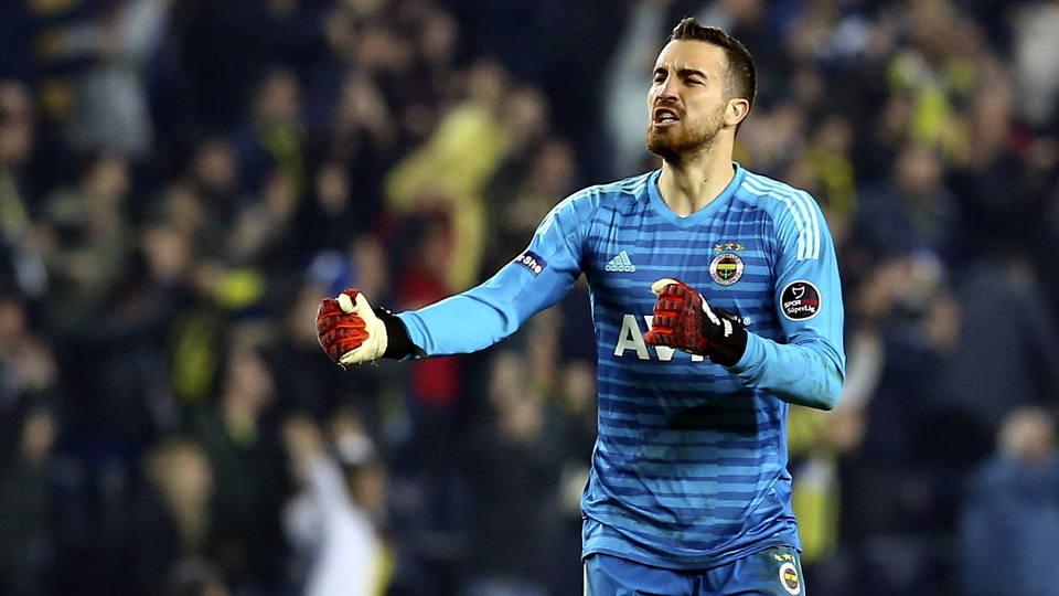 3 büyüklerde kalenin en iyisi Harun Tekin