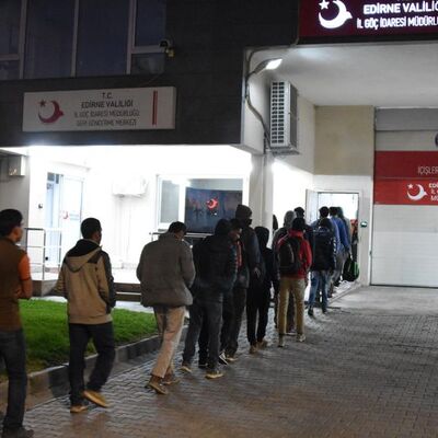 Edirne'de 3 kaçak donarak öldü