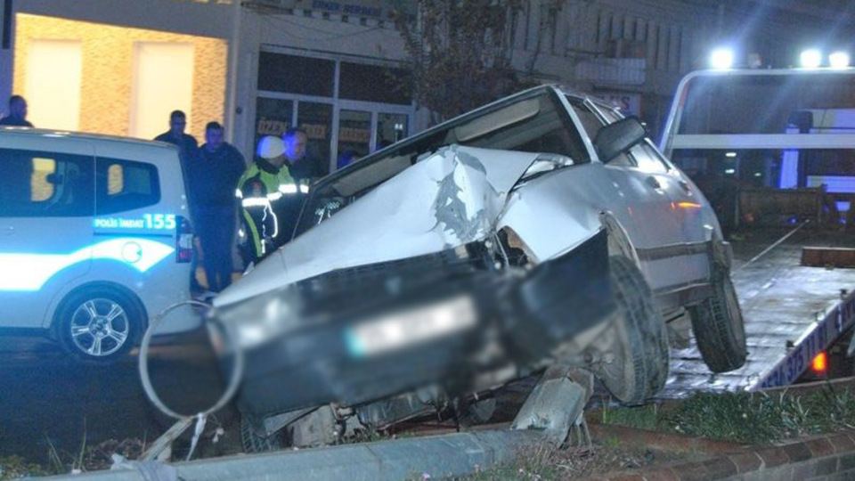 İzmir'de iki ayrı kazada 7 kişi yaralandı