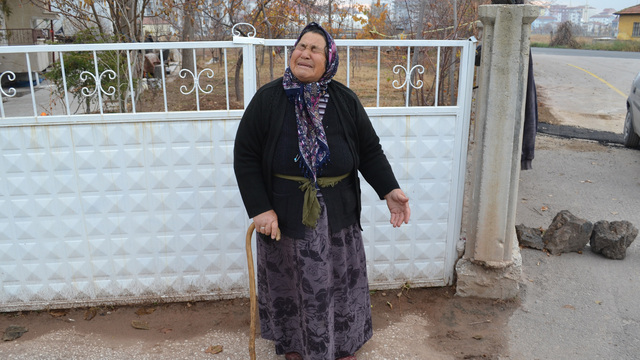 Hindileri çalındı, böyle ağladı! "Ne olur ben ölseydim"