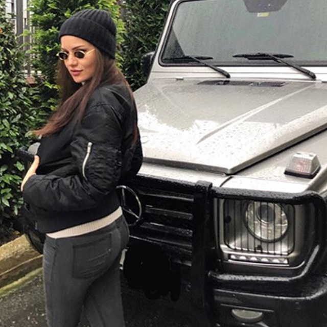 Fahriye Evcen karnını böyle gizledi
