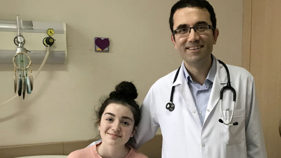 Hayatı kabusa döndü! Ayaktayken bile uyuyor...