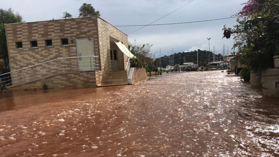 Bodrum'dan sonra Kekova'yı sel vurdu!