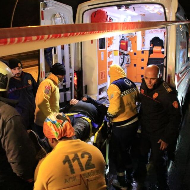 Çubuk Çayı'na düşen genci itfaiye ekipleri kurtardı