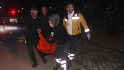 Üniversitede dehşet: Satırla 2 kişiyi yaraladı