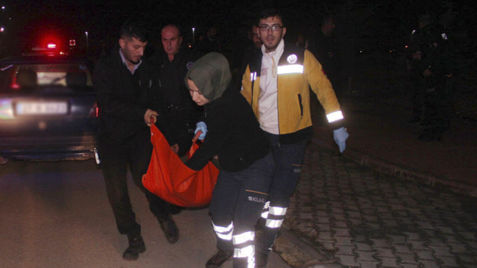 Üniversitede dehşet: Satırla 2 kişiyi yaraladı