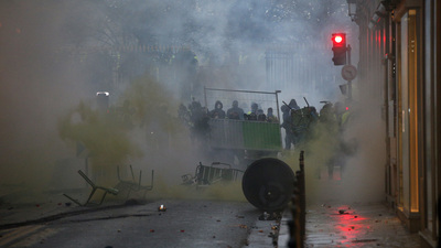 Fransa'da akaryakıt zamları tamamen iptal edildi!