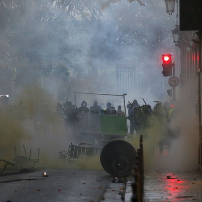 Fransa'da akaryakıt zamları tamamen iptal edildi!