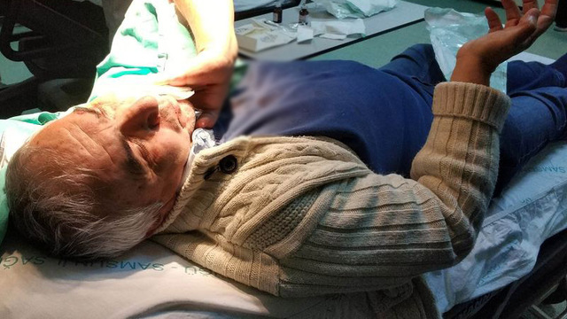 Komşu kavgasında polisi bıçakladılar