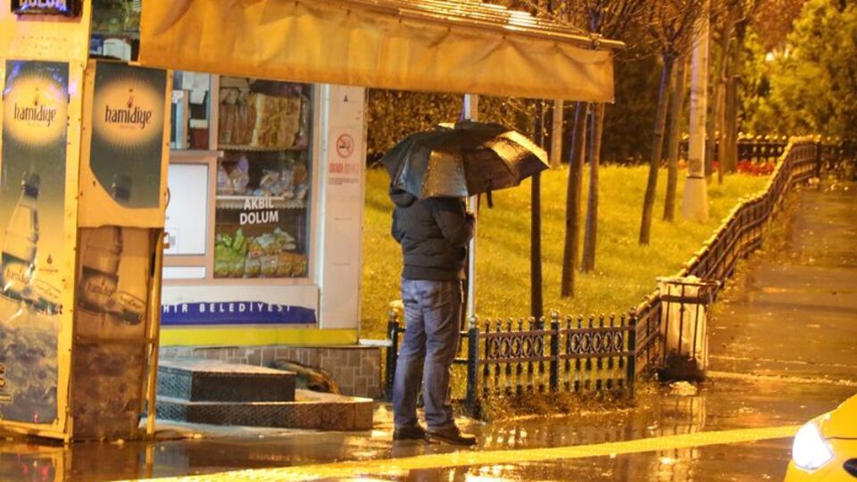 İstanbul'da şiddetli fırtına etkili oluyor