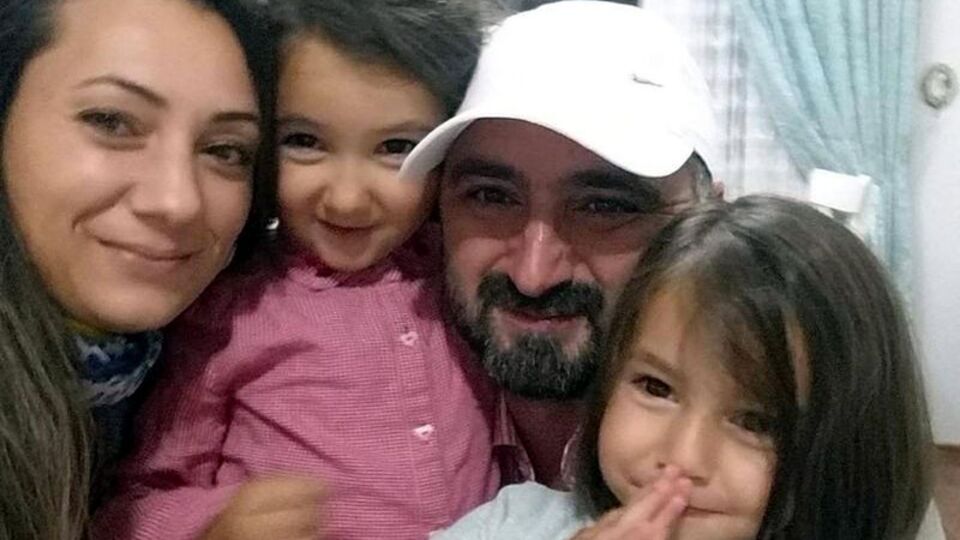 Cenazeden eve döndü, kahreden mektupları buldu