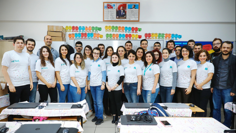 Geleceğin 'dijital mimarları' kodlama eğitimi aldı