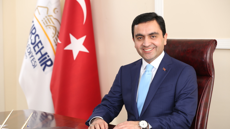 Yaşar Bahçeci kimdir?