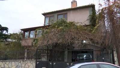 'Baba' posterli odada şok manzara!