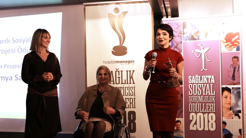 "Yılın En Başarılı Sosyal Sorumluluk Projesi" ödülü "Kapak Olsun" projesine gitti