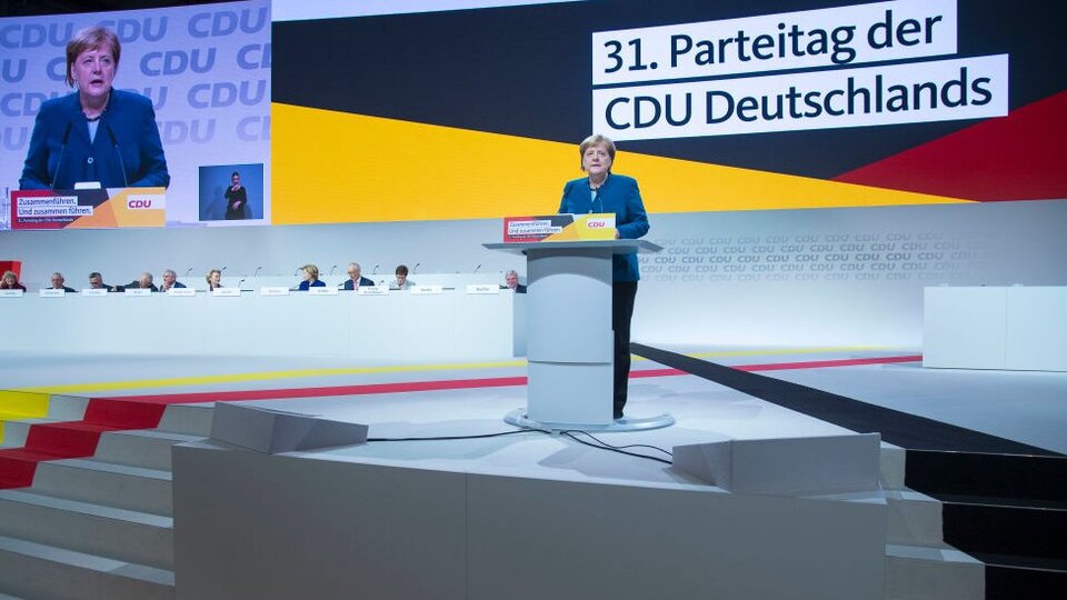 Almanya'da iktidarın büyük ortağı CDU, Angela Merkel'in yerine yeni liderini seçiyor