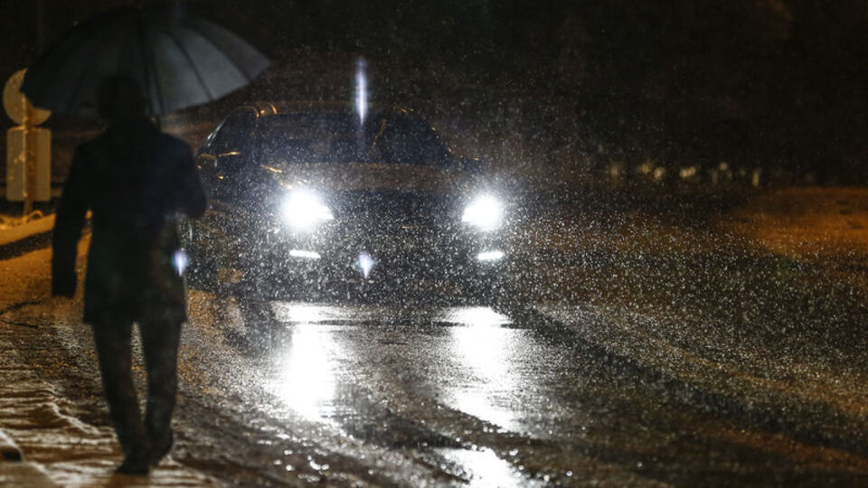 Başkent'e mevsimin ilk karı yağdı