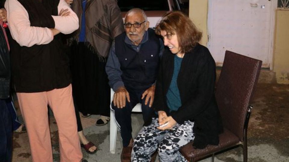 Adana'da yangın... Mahsur kalan 4 kişi kurtarıldı