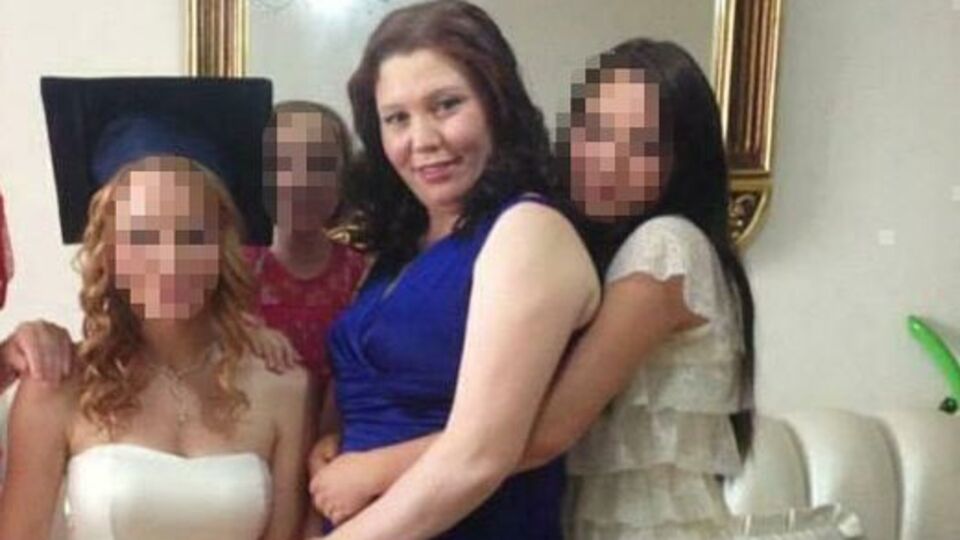 Anne cinayetinde ceza fazla bulundu! İki kız kardeşe tahliye!