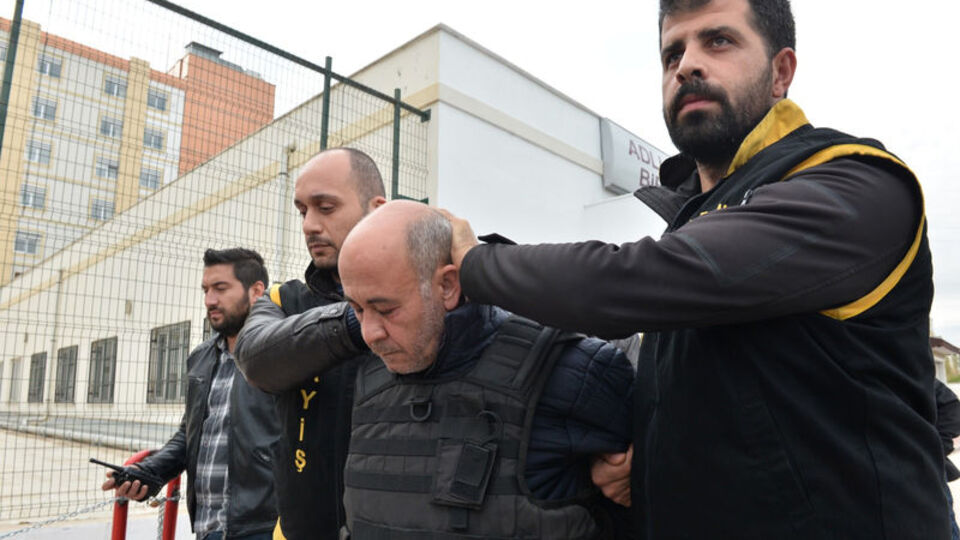 'Önüme geleni vururum, çekilin' diye bağırmış