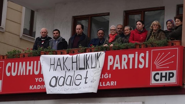 İlçe binasını işgal ettiler
