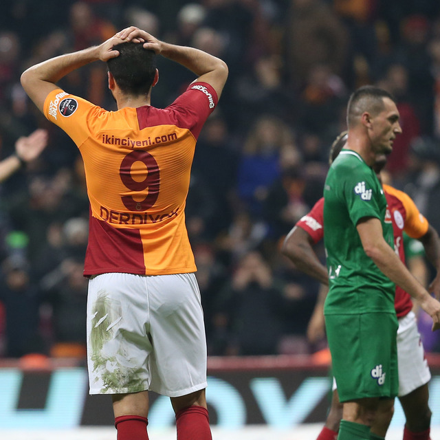 Aslan, evinde kükreyemiyor!