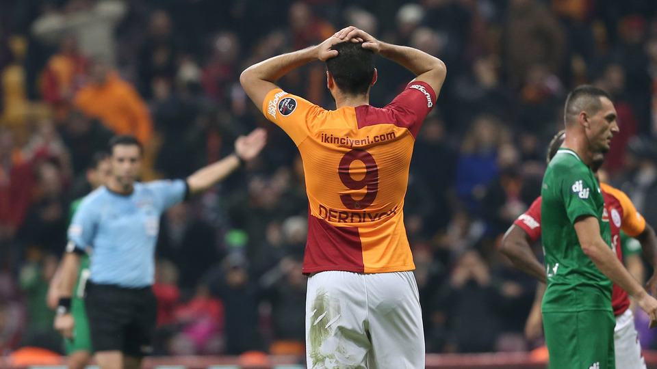Aslan, evinde kükreyemiyor!
