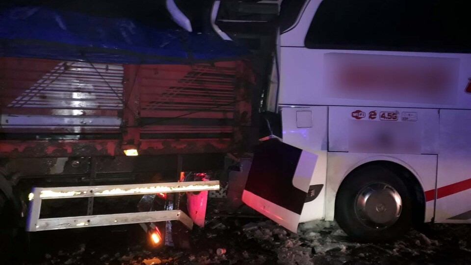 Feci kaza: Yolcu otobüsü bu hale geldi