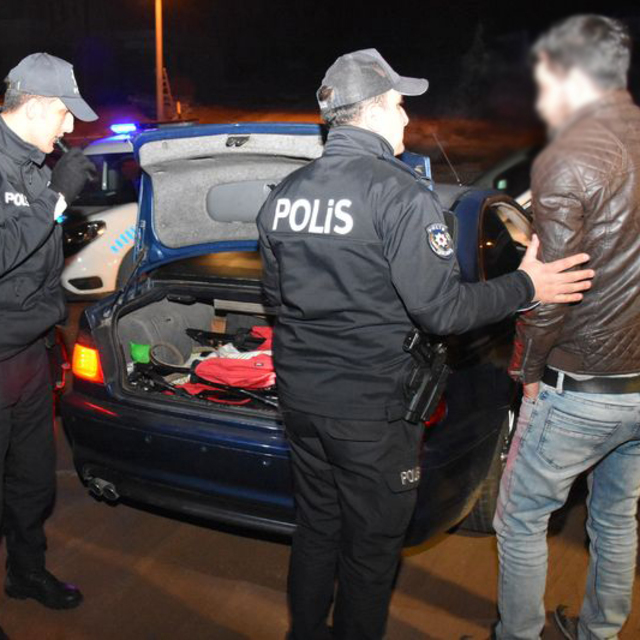 Drift atarak kaçtı, yakalanmaktan kurtulamadı