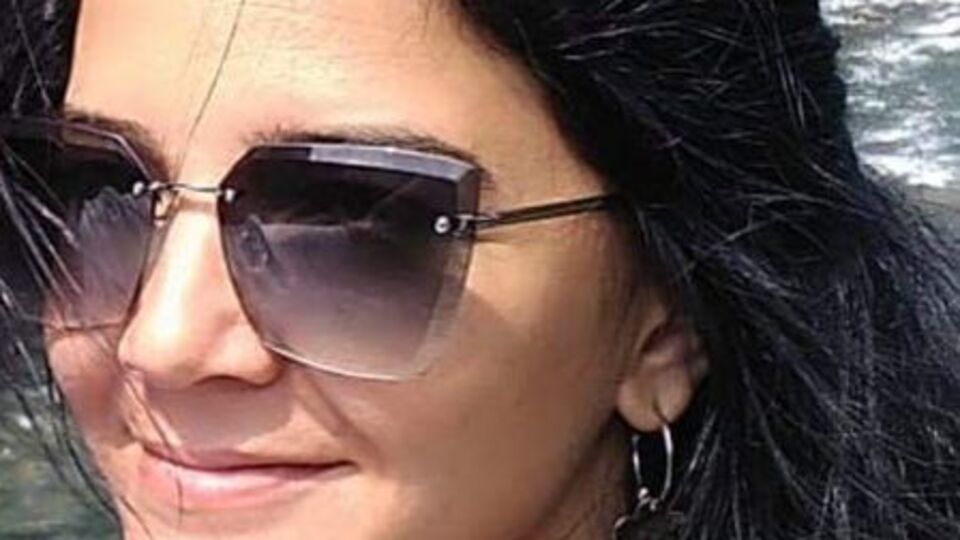 Fatma öğretmen ağaca çarptı! Ne yaptın öğretmenim!