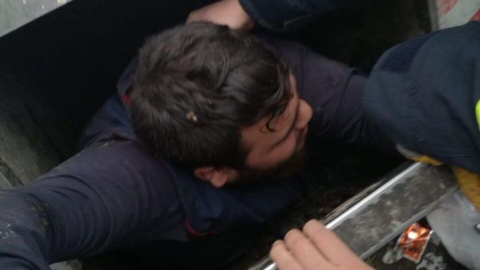 Çöp toplamak için girdi! Çıkamadı!