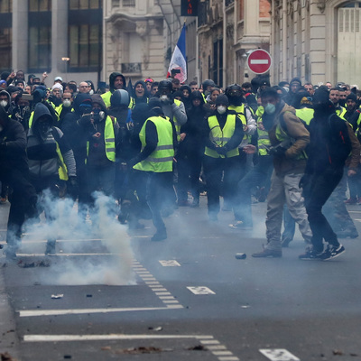 Fransız halkı hayal kırıklığını protesto ediyor