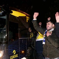 Taraftardan sert tepki! Fenerbahçe'ye protestolu karşılama