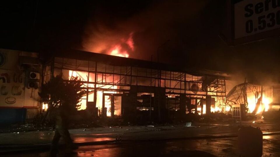 Sanayi sitesinde yangın paniği!