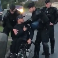 Fransa'daki eylemlerde skandal görüntü!