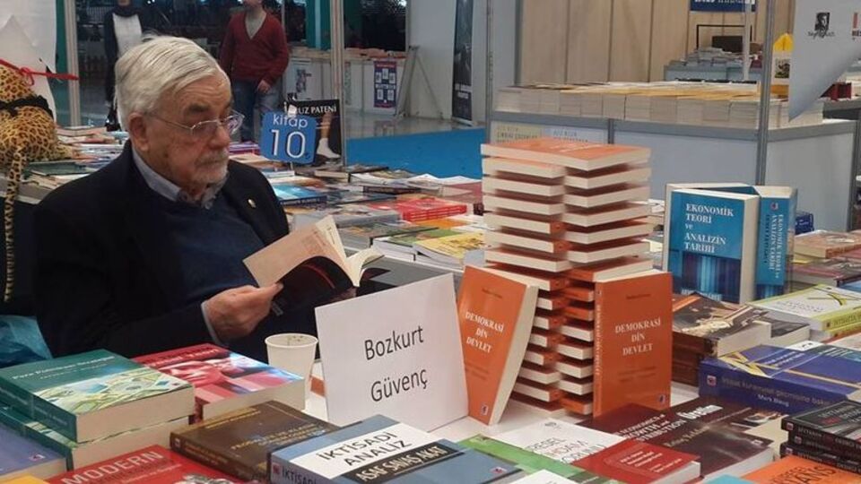 Bozkurt Güvenç kimdir?