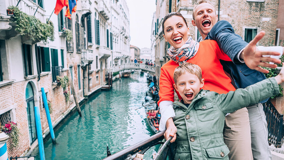 Dünyayı gezip para kazandıran iş!