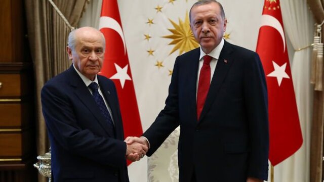 İttifak formülünü cebinden çıkardığı kartlarla anlattı!