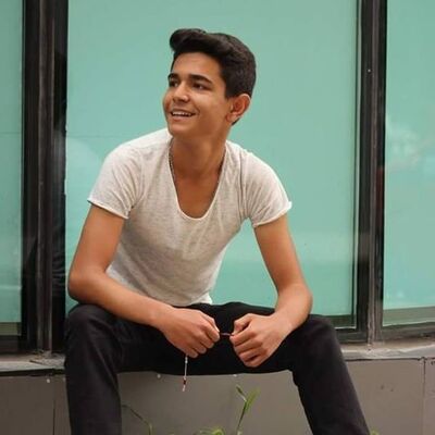 İki grup karşılaştı! Yan baktın kavgasında kalbinden bıçaklandı!