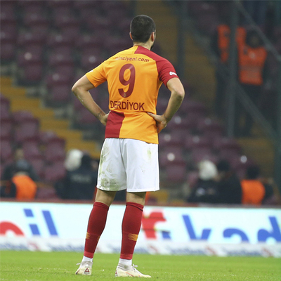 Eren Derdiyok taraftarı ikiye böldü