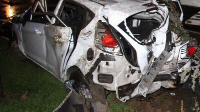 Hurdaya dönen araçtan burnu kanamadan çıktı