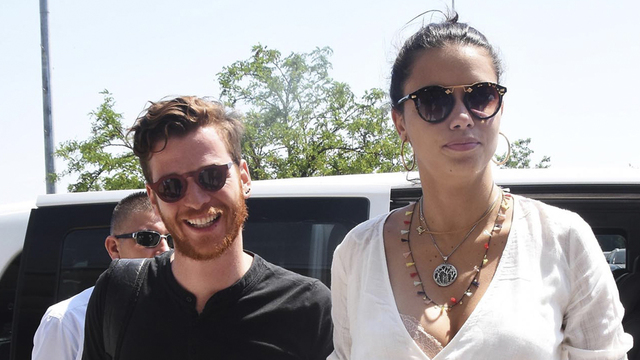 Adriana, Metin'i sildi