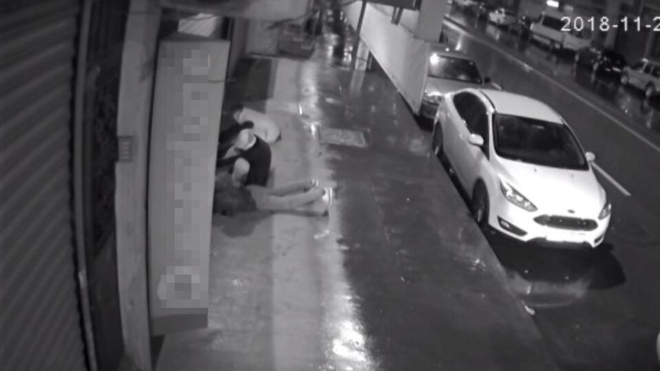 Polis merkezine 200 metre mesafedeki dükkanı soydular