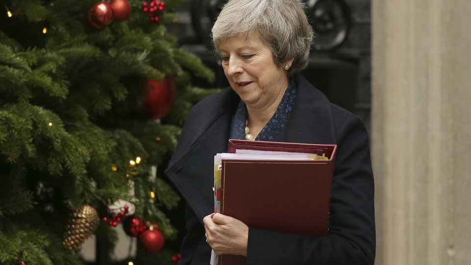 Londra'da en uzun gece: May'in başbakanlığı uçurumun eşiğinde